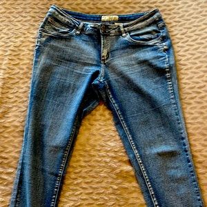 Hybrid & Company women’s juniors size 13 straight leg stretch jeans.